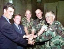 Хашим Тачи, Бернар Кушнер, Майкл Джексон, Агим Чеку, Уэсли Кларк